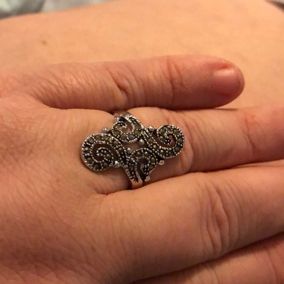 Antique Lace Ring - Picture 2 of 2